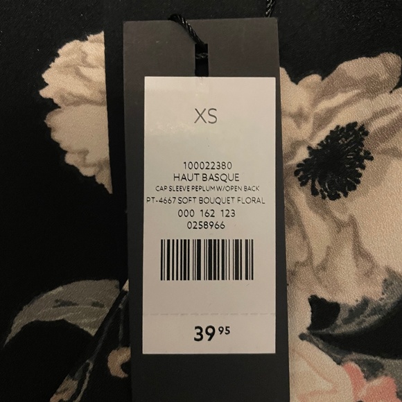 Dynamite - Women's - Peplum-style - Open Back - Floral Pattern - Blouse - Picture 4 of 4